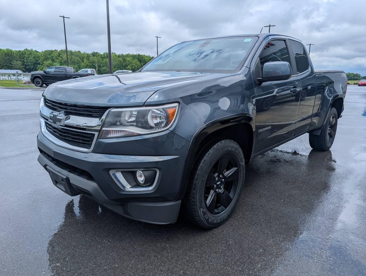 2019 Chevrolet Colorado LT Includes used winter tires on rims Photo