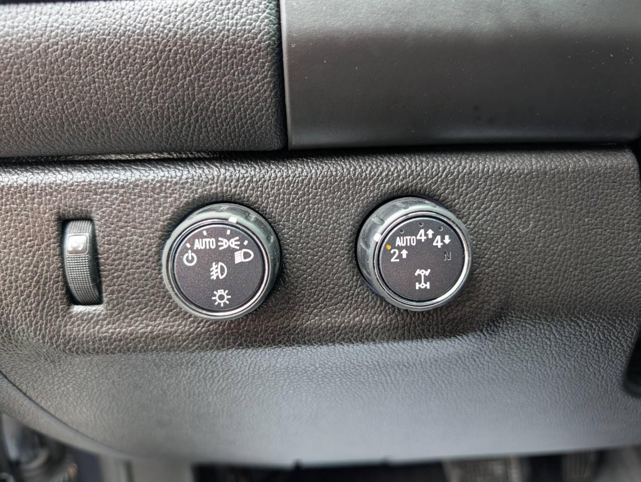 2019 Chevrolet Colorado LT Includes used winter tires on rims Photo
