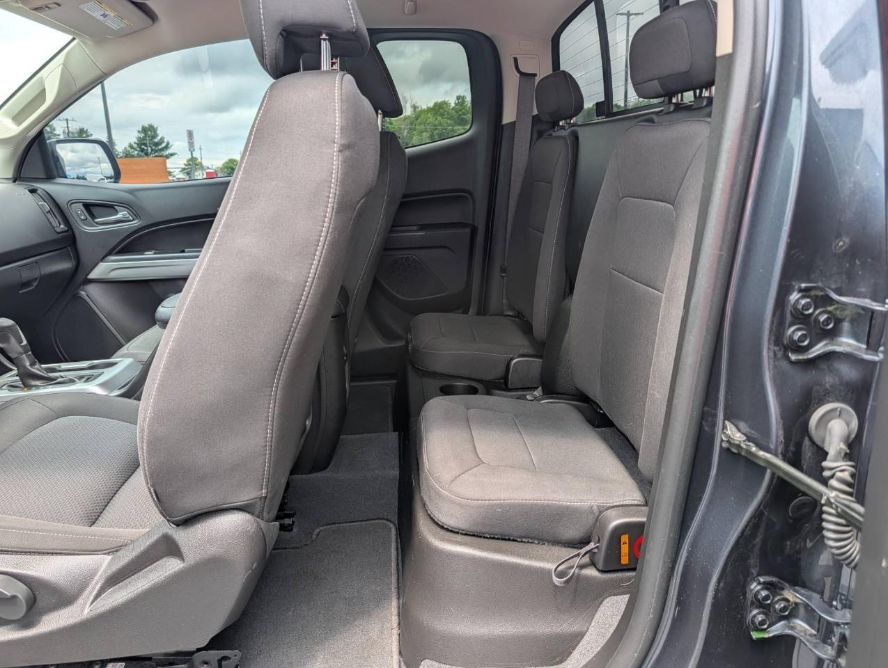 2019 Chevrolet Colorado LT Includes used winter tires on rims Photo