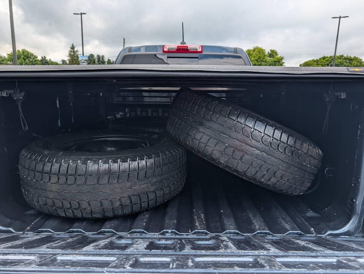 2019 Chevrolet Colorado LT Includes used winter tires on rims Photo