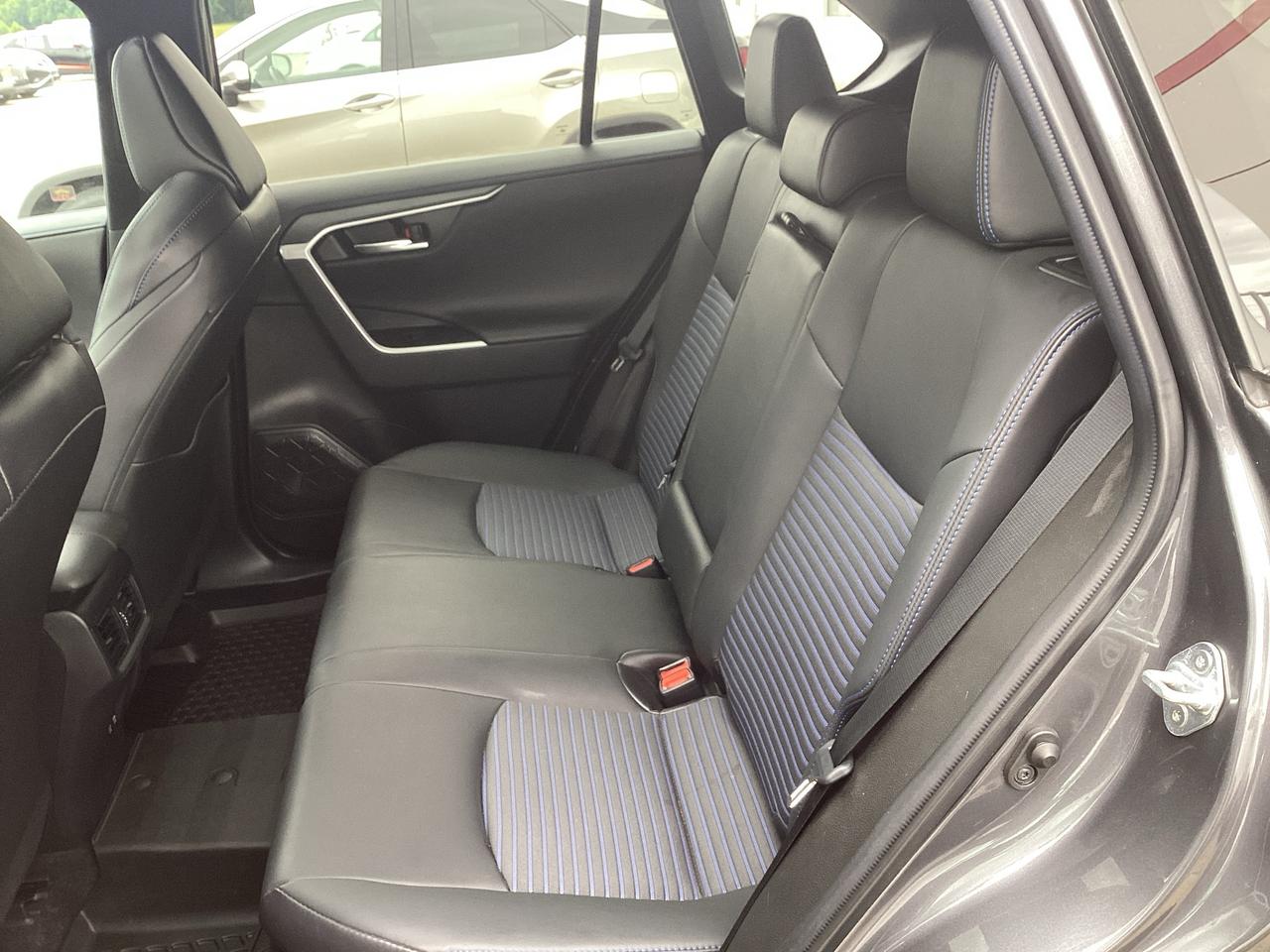 2021 Toyota RAV4 Hybrid Technology Pkg AWD Photo4