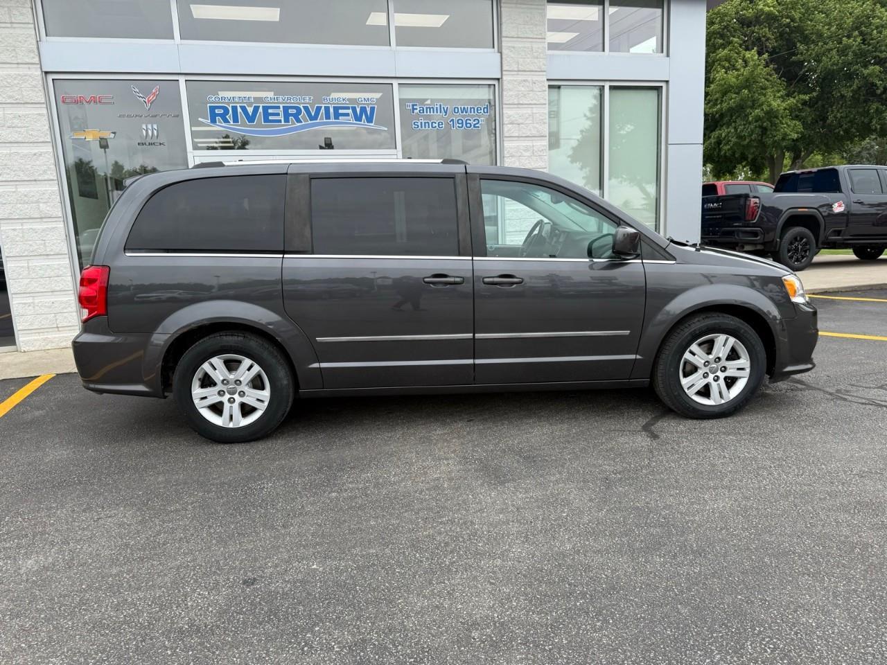 2017 Dodge Grand Caravan Crew Passenger Van Photo