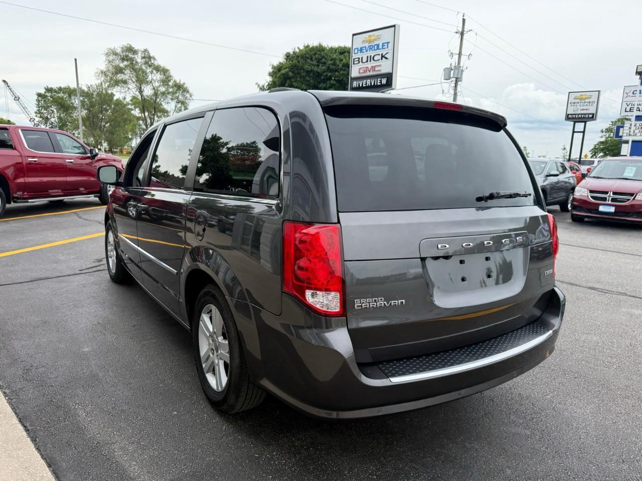 2017 Dodge Grand Caravan Crew Passenger Van Photo