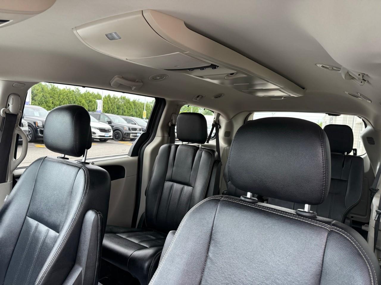 2017 Dodge Grand Caravan Crew Passenger Van Photo