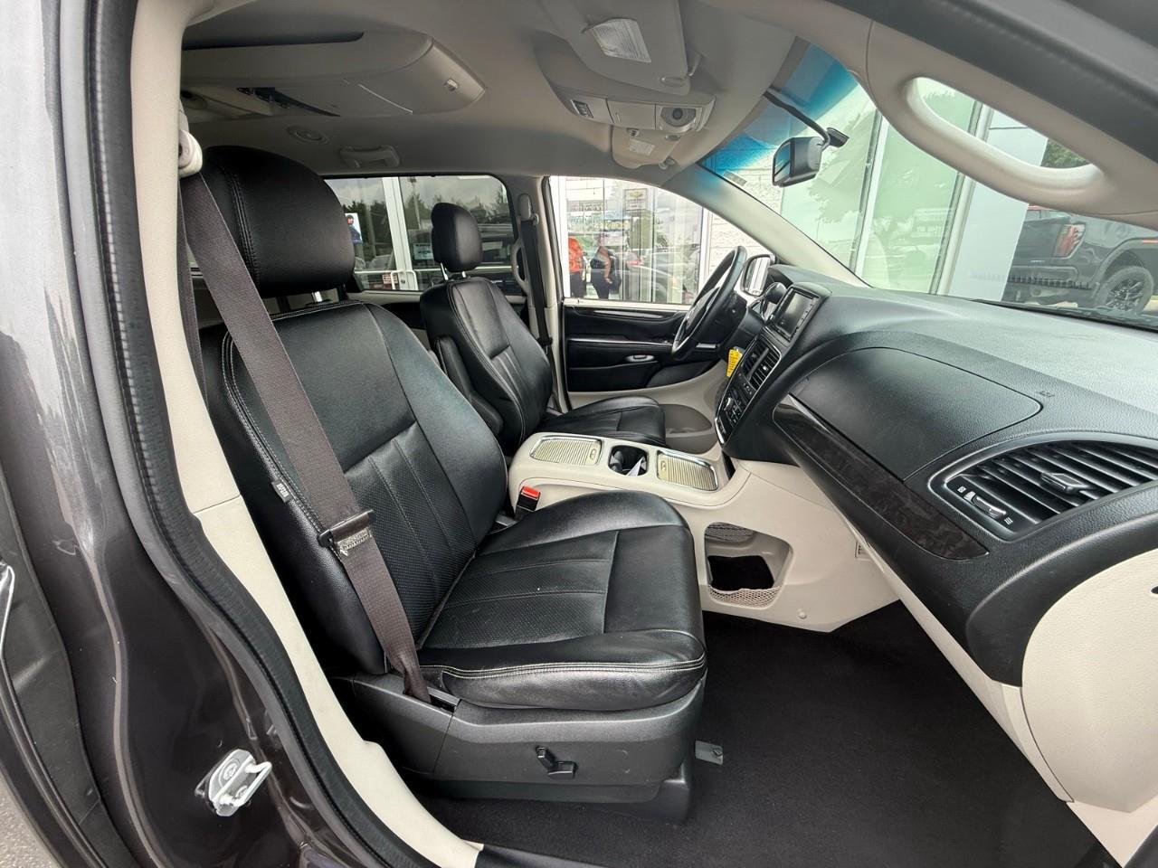 2017 Dodge Grand Caravan Crew Passenger Van Photo