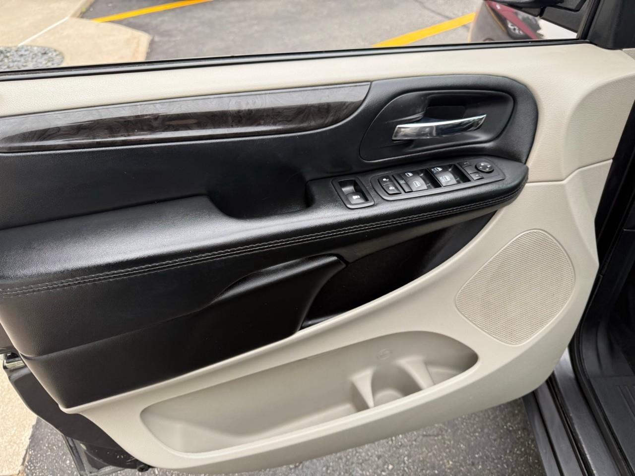 2017 Dodge Grand Caravan Crew Passenger Van Photo