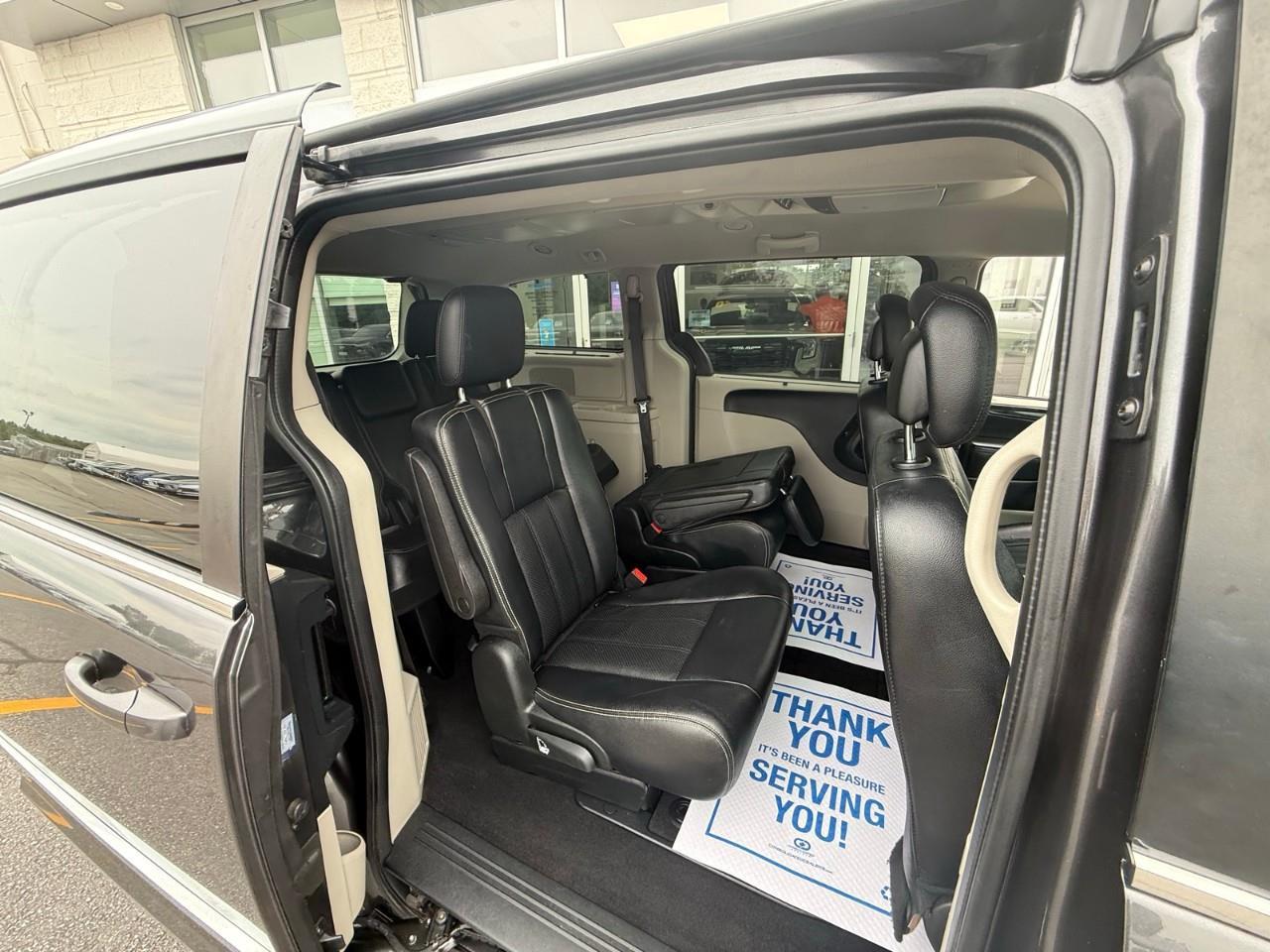 2017 Dodge Grand Caravan Crew Passenger Van Photo