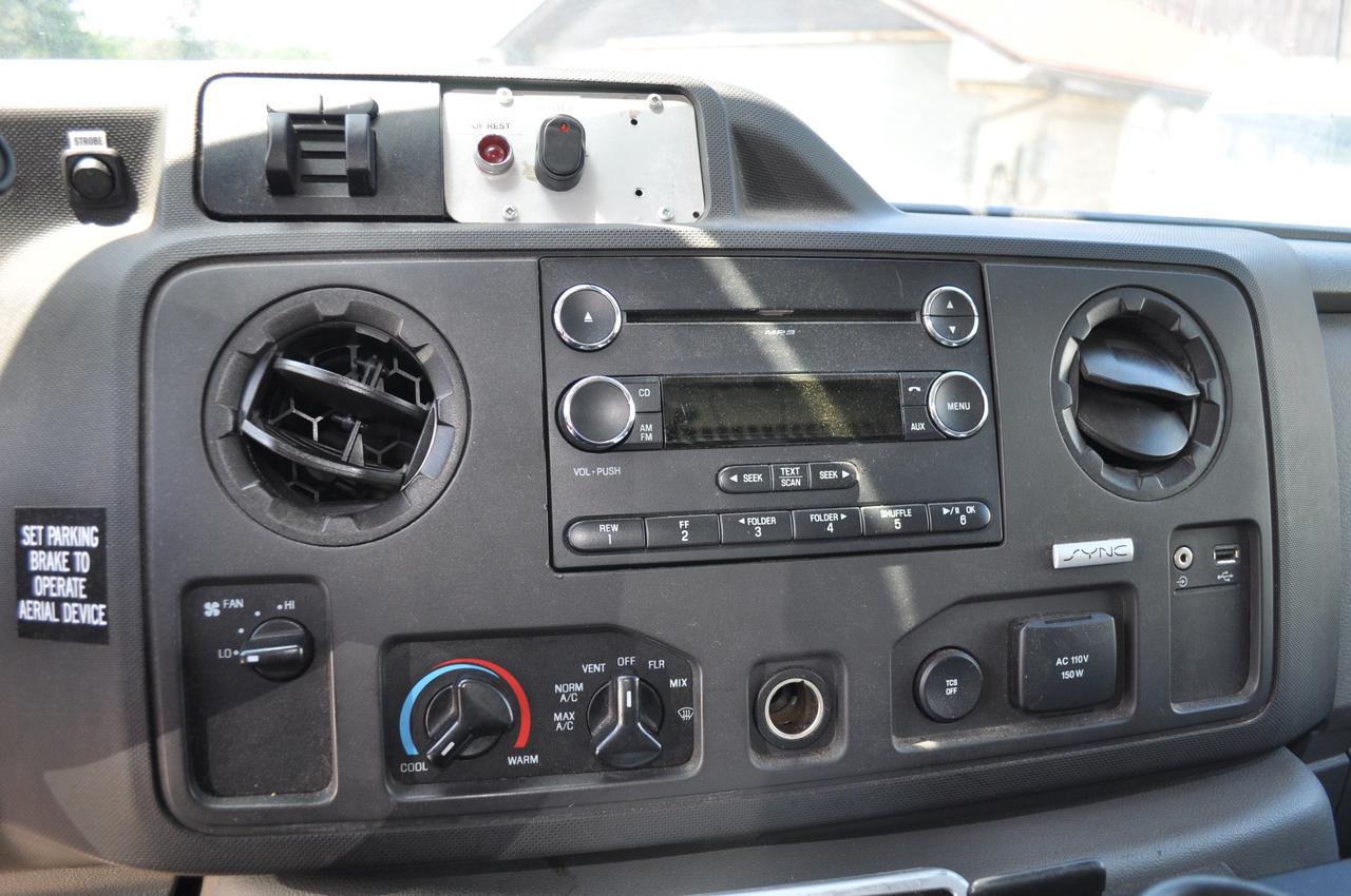 2015 Ford Econoline E-450 Super Duty RH 38D BOOM TRUCK Photo