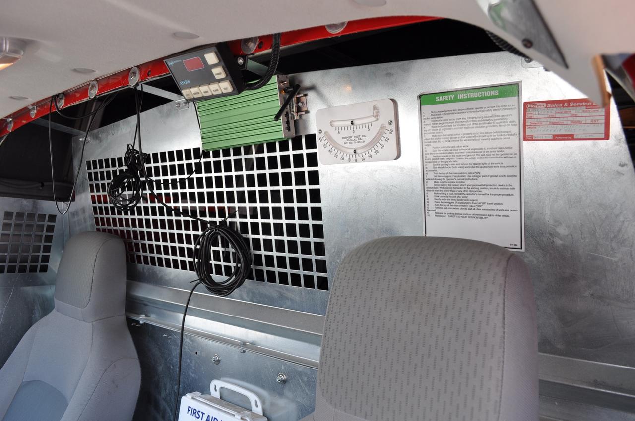 2015 Ford Econoline E-450 Super Duty RH 38D BOOM TRUCK Photo