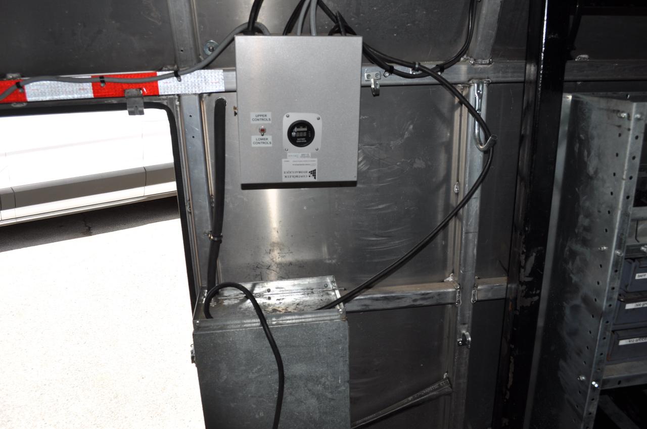 2015 Ford Econoline E-450 Super Duty RH 38D BOOM TRUCK Photo