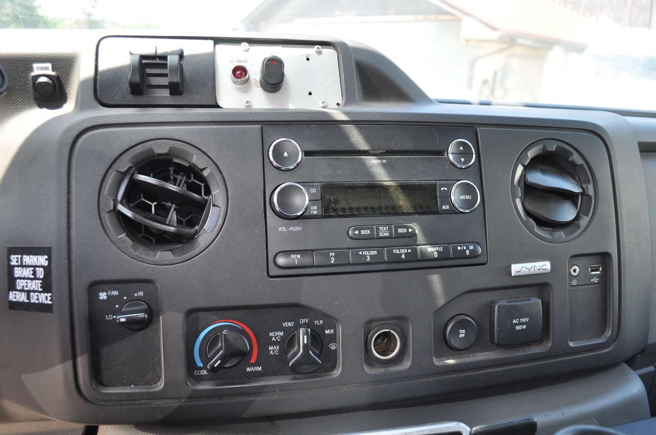 2015 Ford Econoline E-450 Super Duty RH 38D BOOM TRUCK Photo4