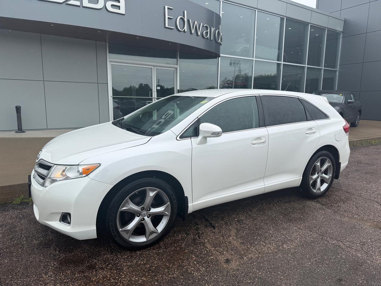 2016 Toyota Venza Base V6 4dr All-wheel Drive Photo2