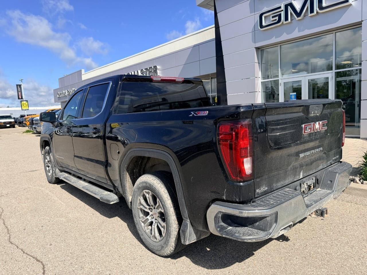 2021 GMC Sierra 1500 4WD Crew Cab 147  SLE Photo3