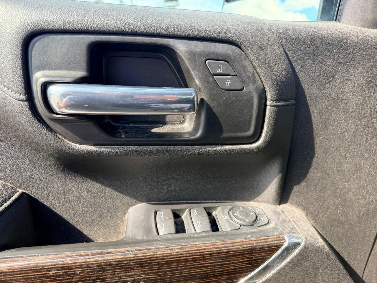 2021 GMC Sierra 1500 4WD Crew Cab 147  SLE Photo