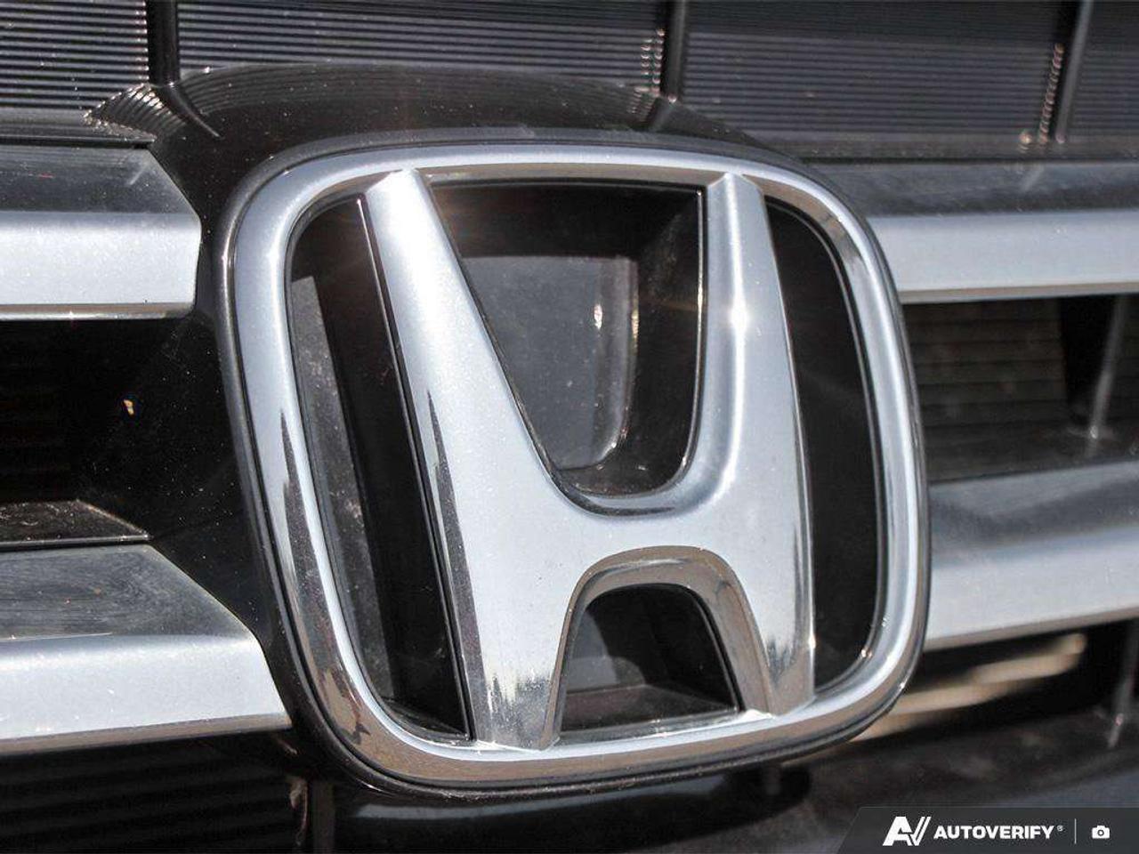 2017 Honda Odyssey EX, 3.5L V6, ALLOYS, CLOTH, 8-PASSENGER, SNOWS, AS-TRADED! Photo