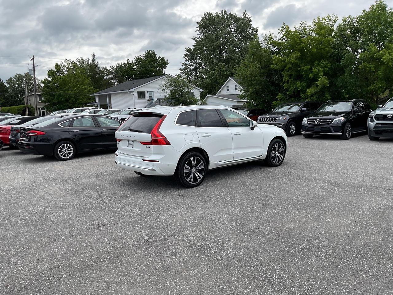 2023 Volvo XC60 B6 Plus Bright Theme 4dr All-Wheel Drive Sport Utility Photo2