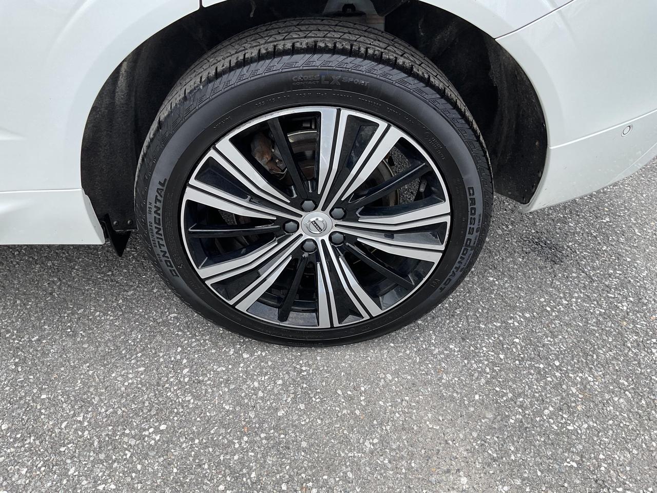 2023 Volvo XC60 B6 Plus Bright Theme 4dr All-Wheel Drive Sport Utility Photo