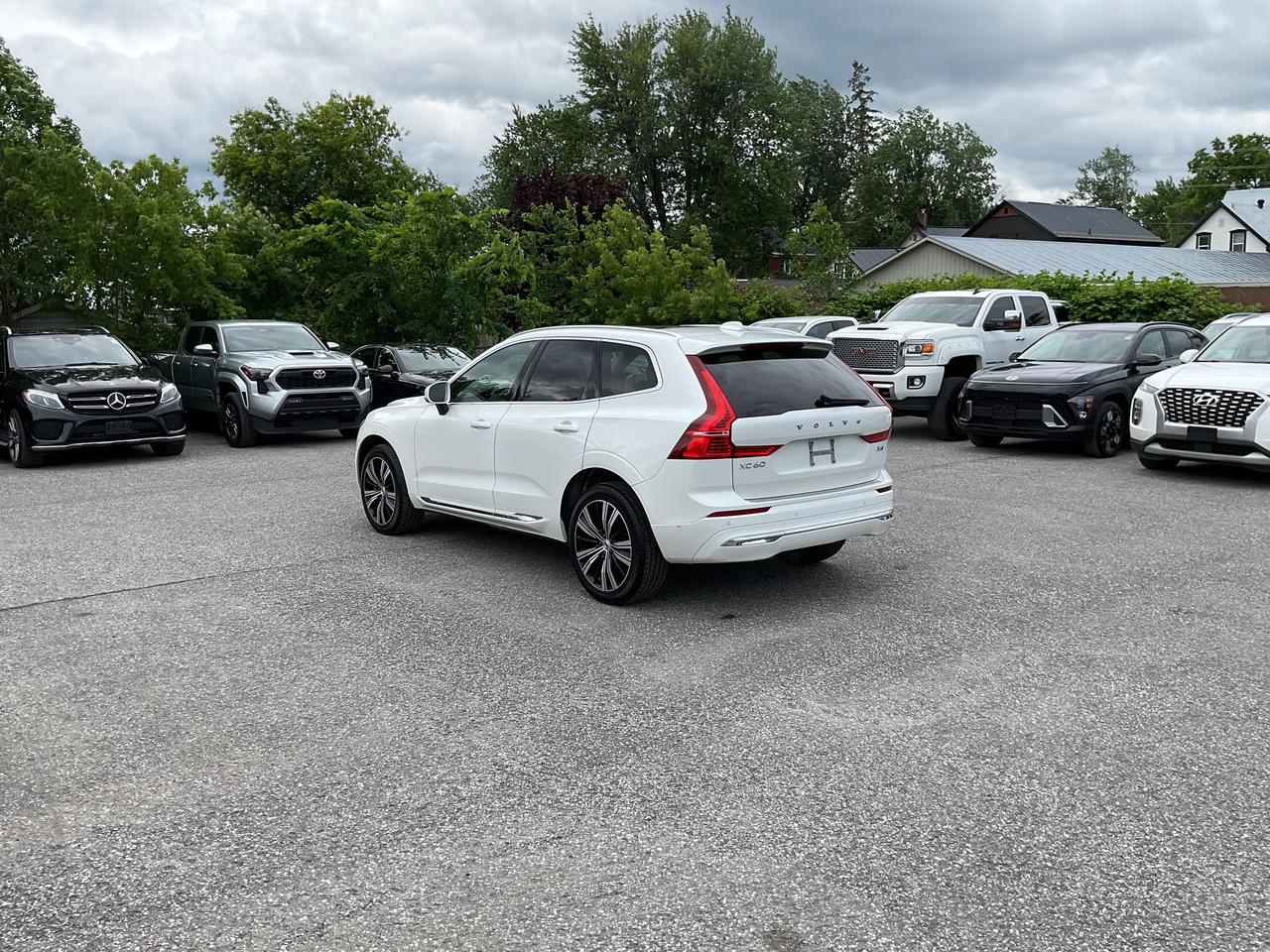 2023 Volvo XC60 B6 Plus Bright Theme 4dr All-Wheel Drive Sport Utility Photo