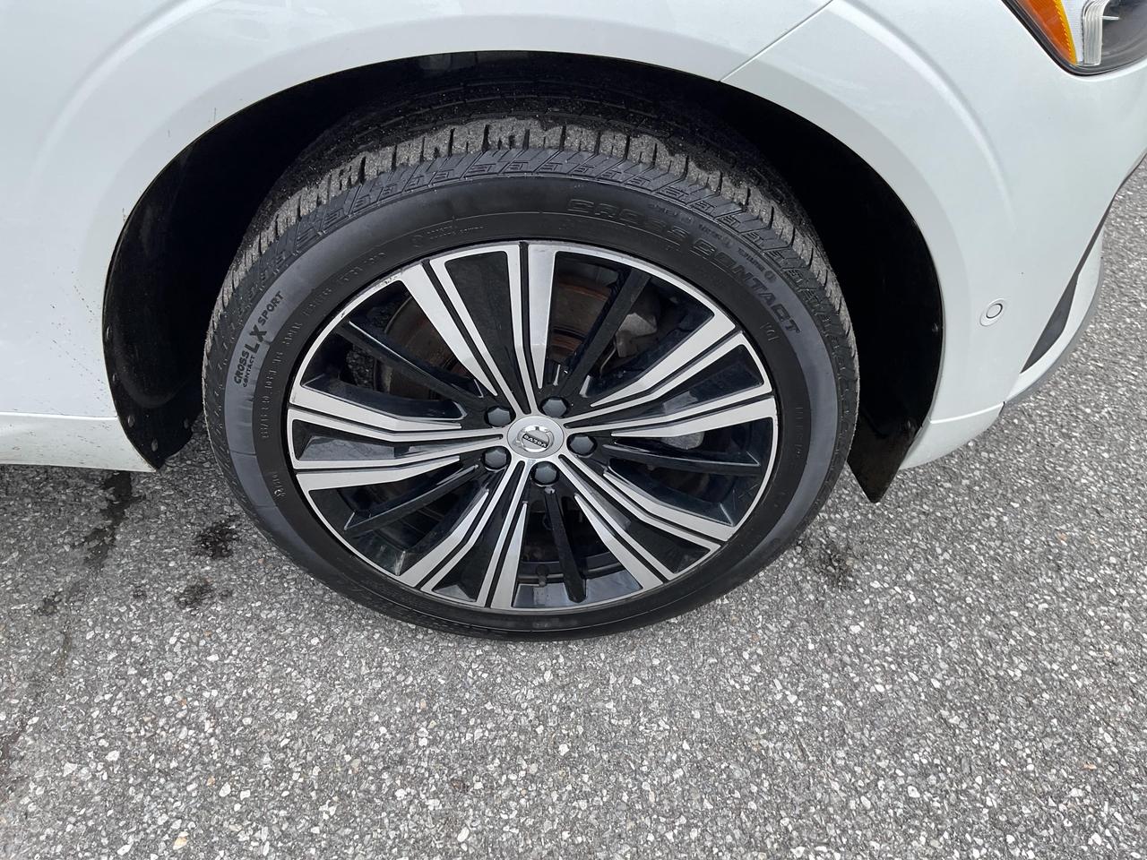 2023 Volvo XC60 B6 Plus Bright Theme 4dr All-Wheel Drive Sport Utility Photo