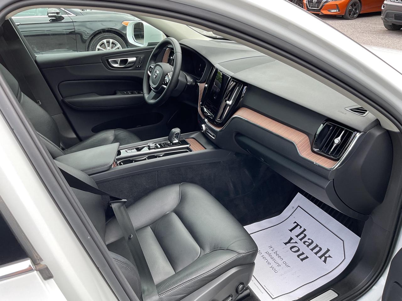 2023 Volvo XC60 B6 Plus Bright Theme 4dr All-Wheel Drive Sport Utility Photo