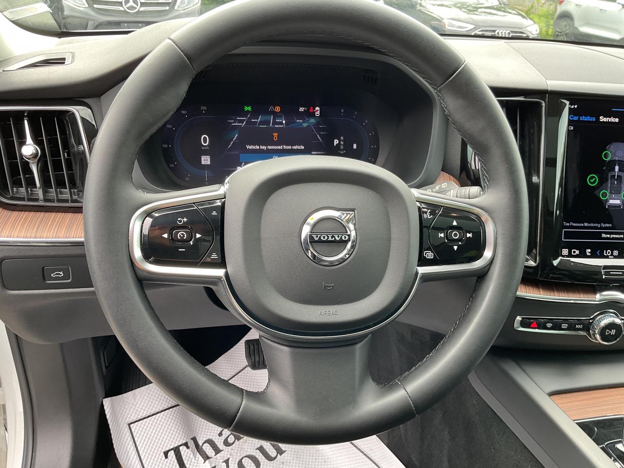2023 Volvo XC60 B6 Plus Bright Theme 4dr All-Wheel Drive Sport Utility Photo