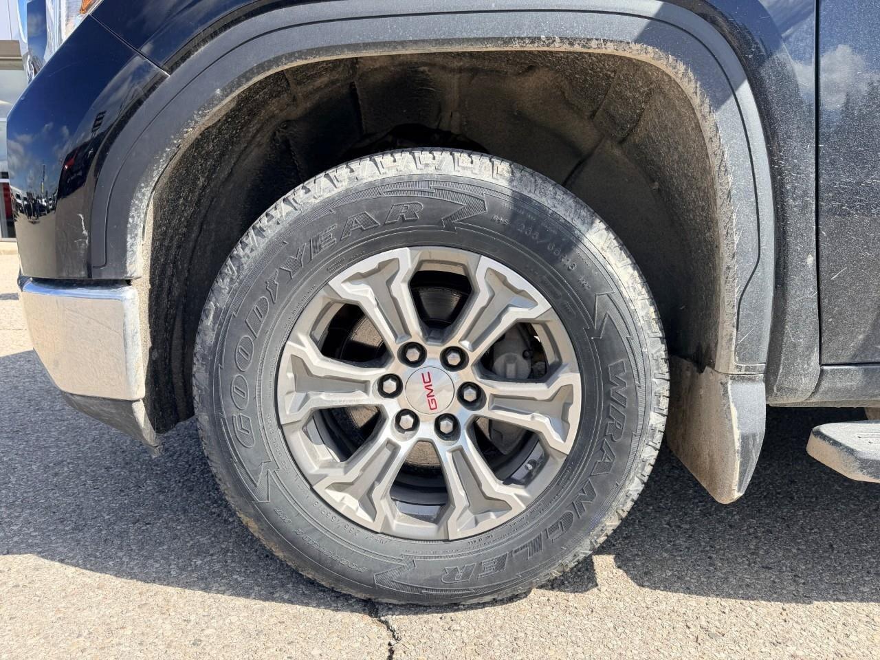 2021 GMC Sierra 1500 4WD Crew Cab 147  SLE Photo