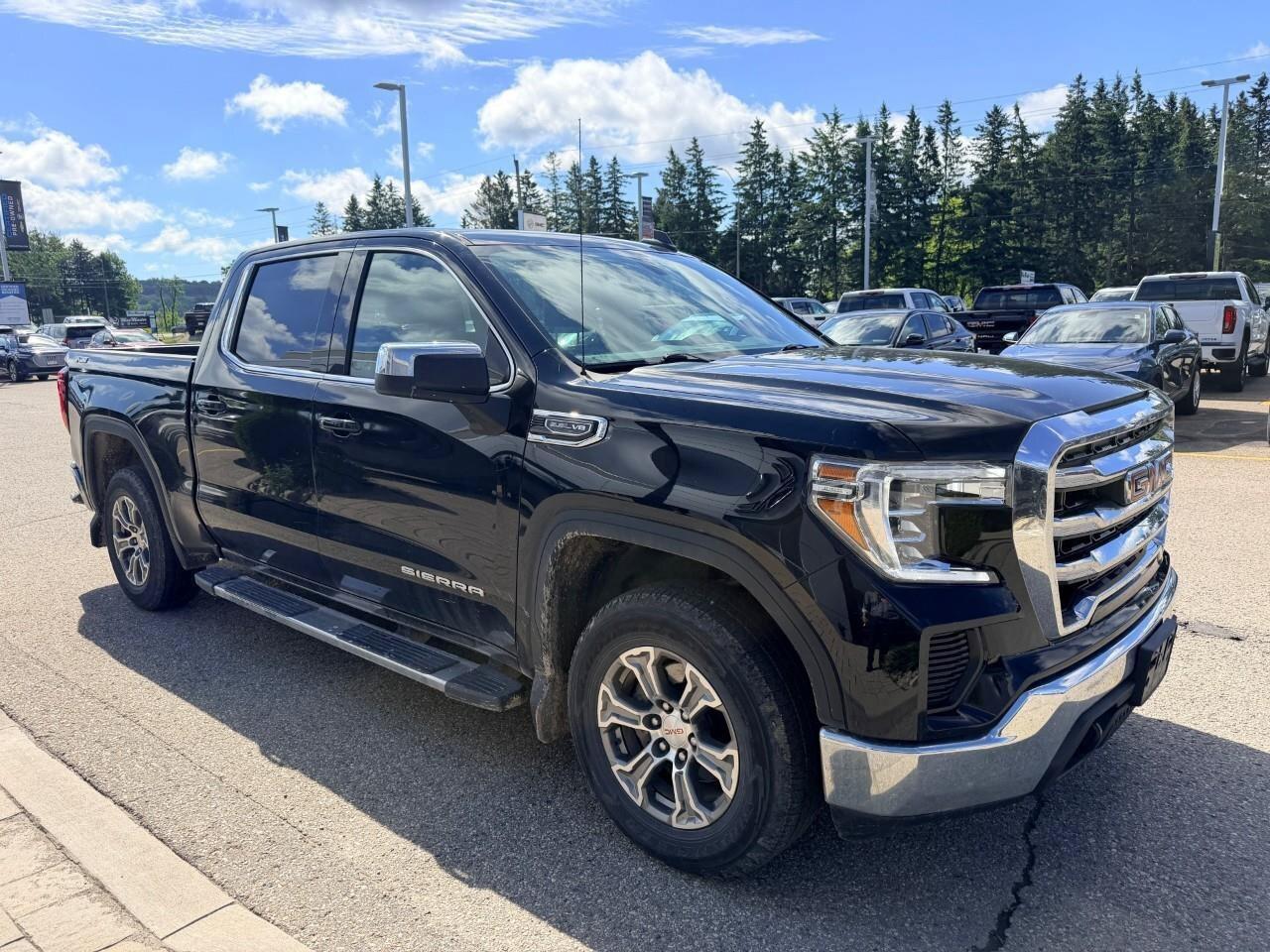 2021 GMC Sierra 1500 4WD Crew Cab 147  SLE Photo