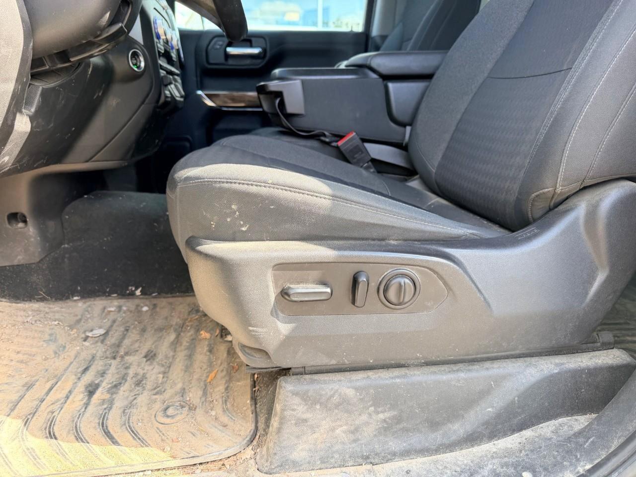 2021 GMC Sierra 1500 4WD Crew Cab 147  SLE Photo