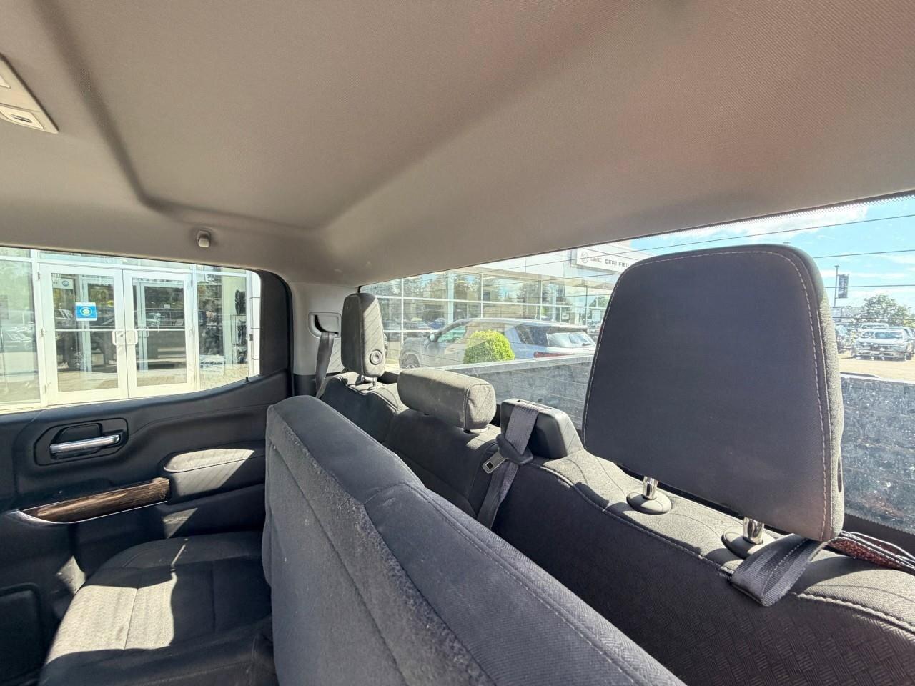 2021 GMC Sierra 1500 4WD Crew Cab 147  SLE Photo