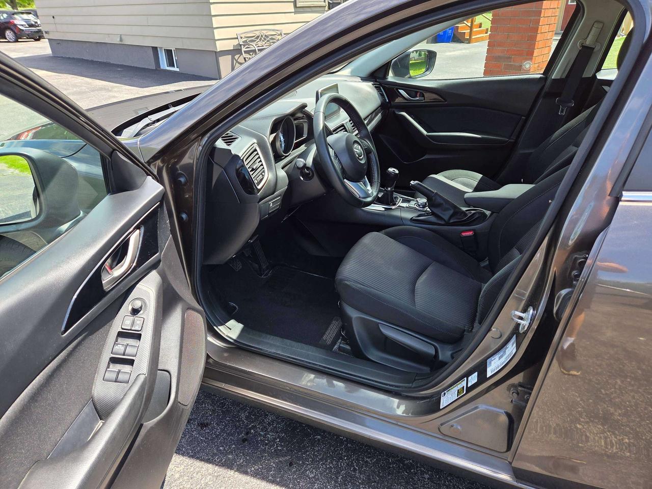 2015 Mazda MAZDA3 GS Photo