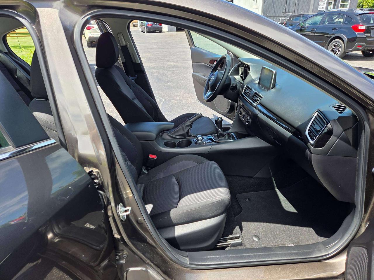 2015 Mazda MAZDA3 GS Photo
