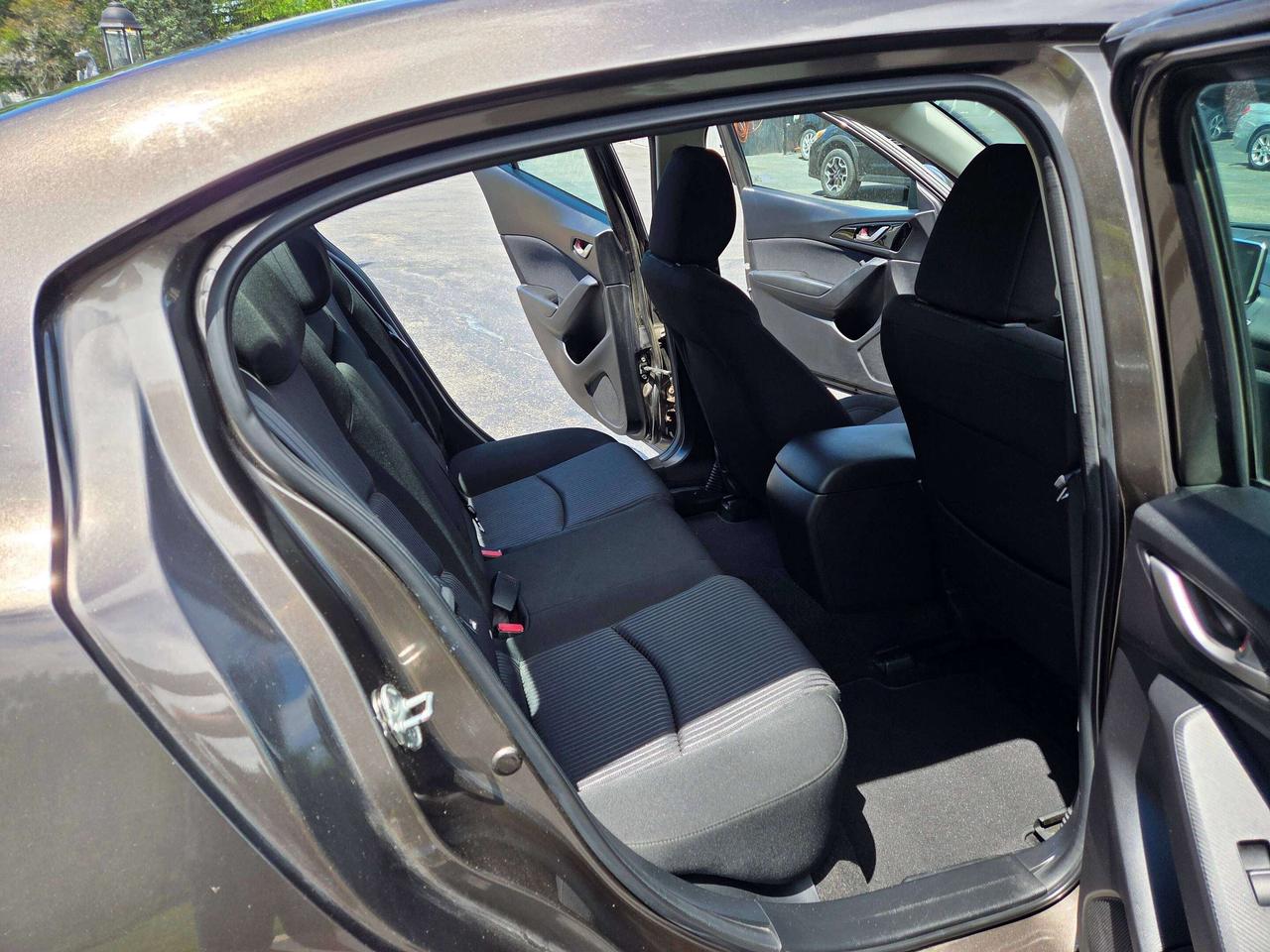 2015 Mazda MAZDA3 GS Photo