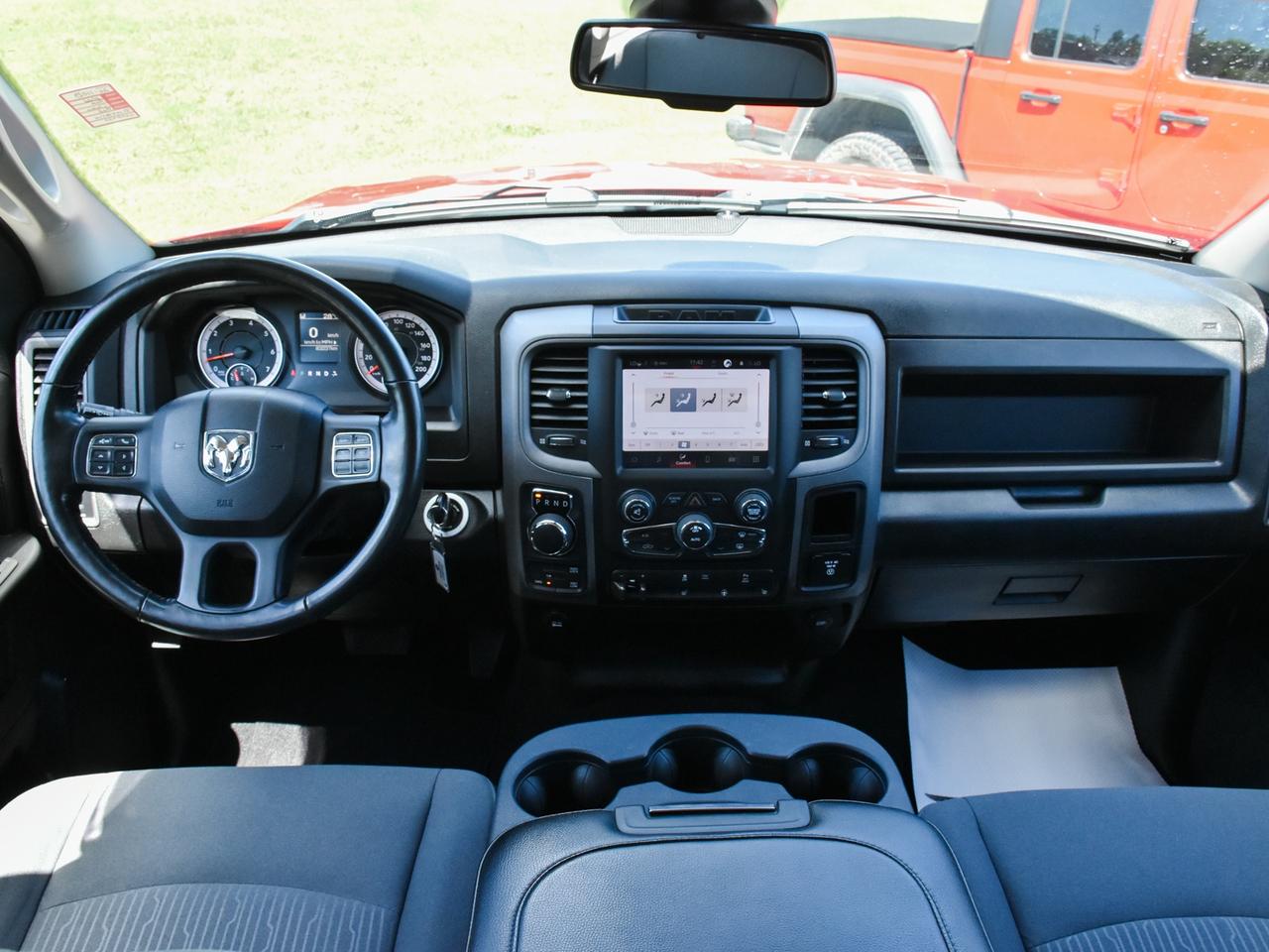 2022 RAM 1500 Classic EXPRESS Photo
