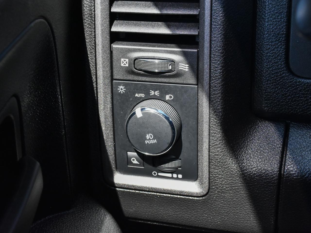 2022 RAM 1500 Classic EXPRESS Photo