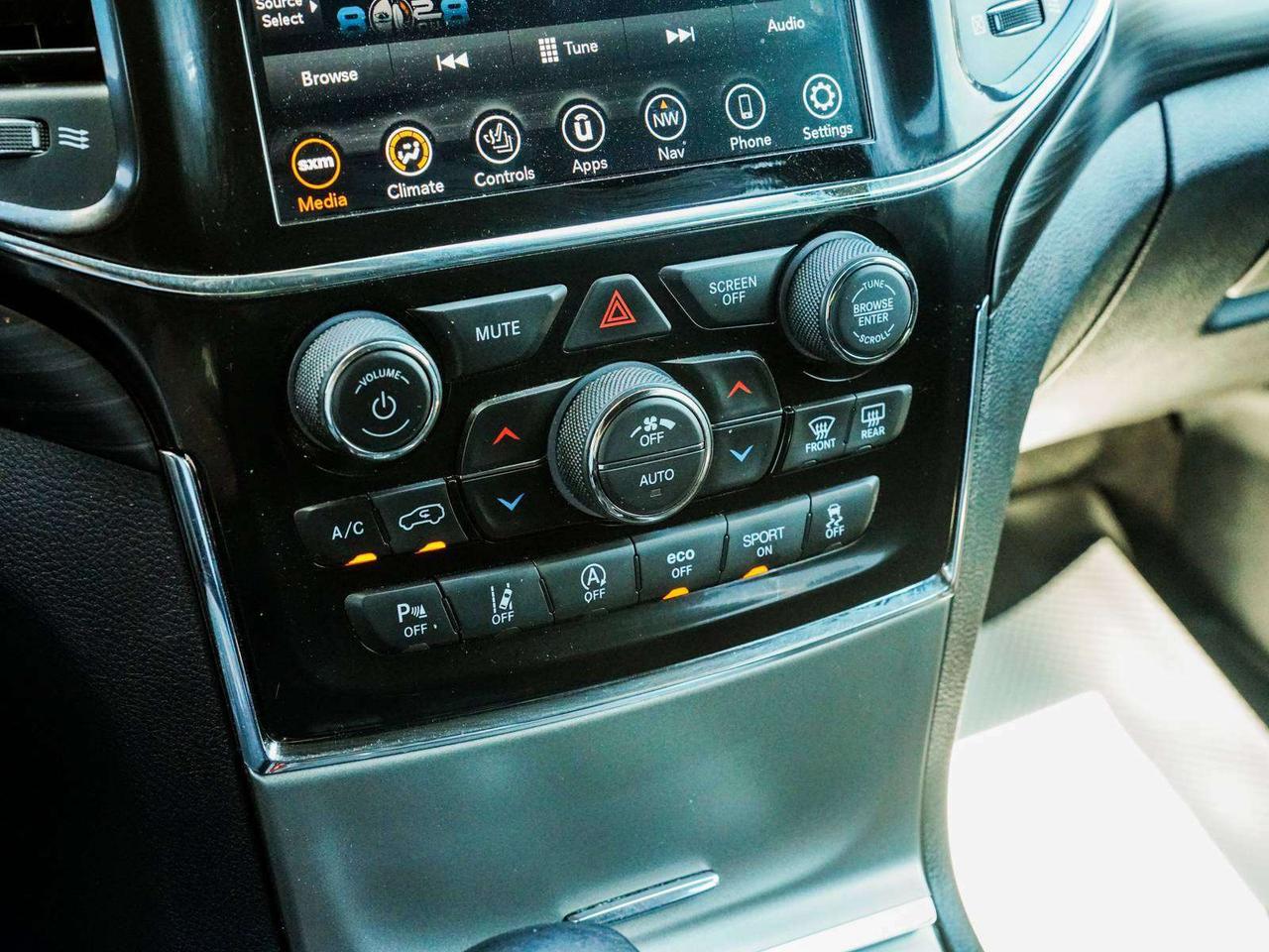 2022 Jeep Grand Cherokee WK Laredo X Photo