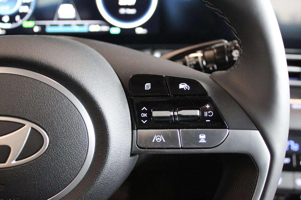 2025 Hyundai Elantra Hybrid Hybrid Luxury Photo