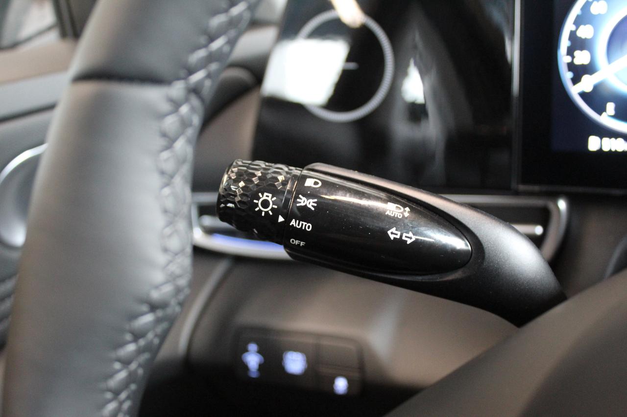 2025 Hyundai Elantra Hybrid Hybrid Luxury Photo