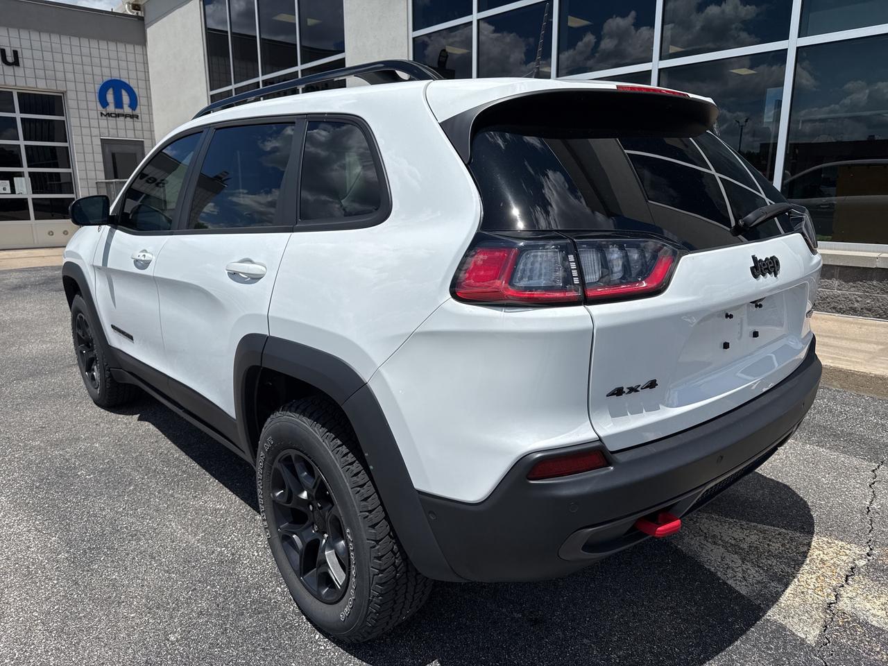 2023 Jeep Cherokee Trailhawk Photo