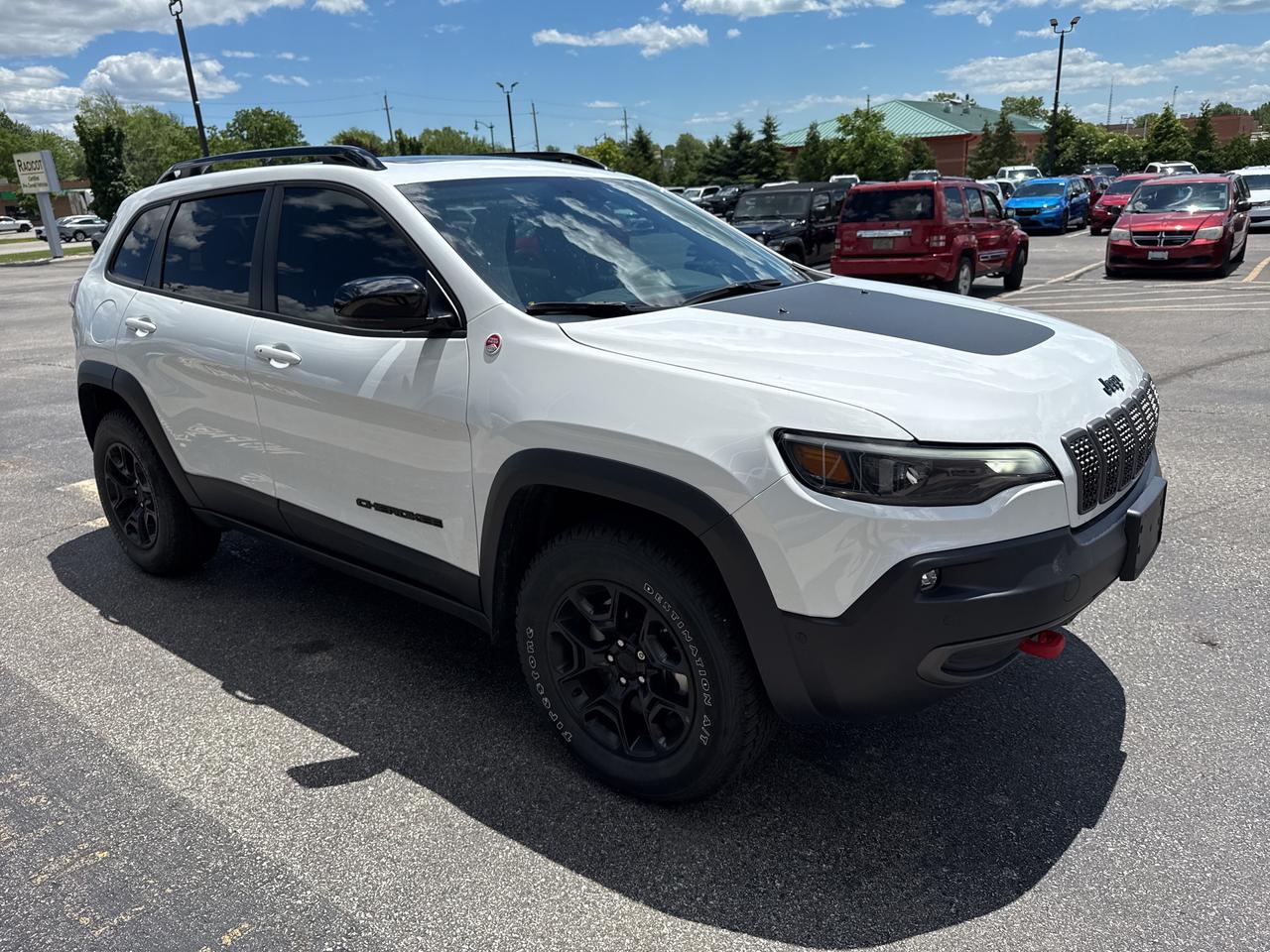 2023 Jeep Cherokee Trailhawk Photo
