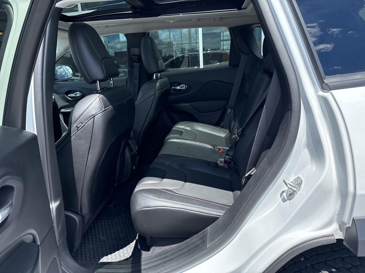 2023 Jeep Cherokee Trailhawk Photo