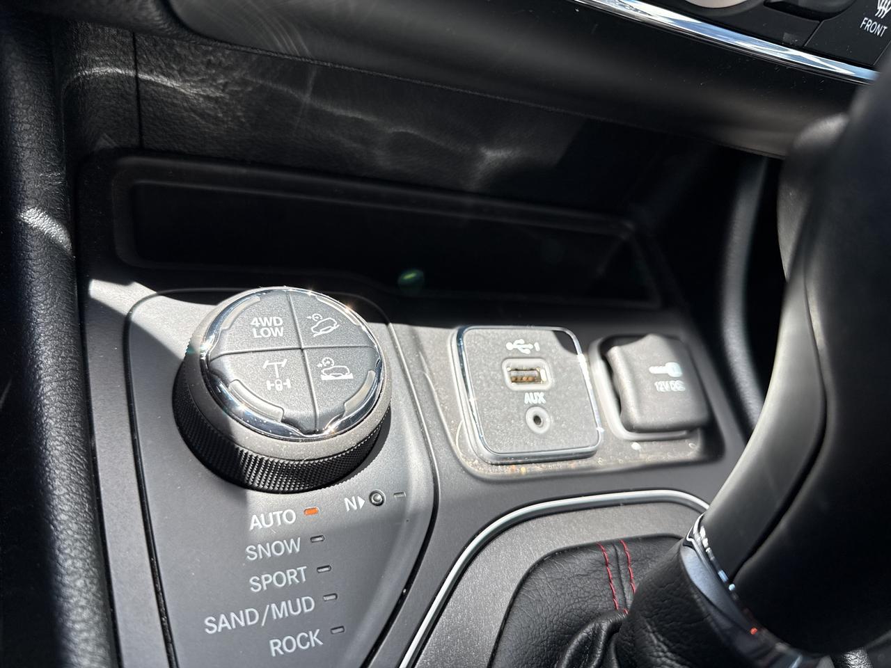 2023 Jeep Cherokee Trailhawk Photo