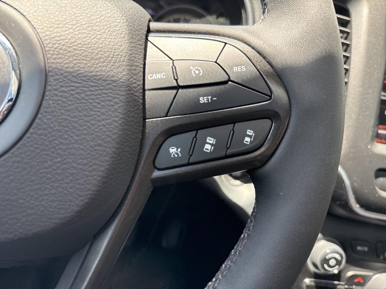 2023 Jeep Cherokee Trailhawk Photo