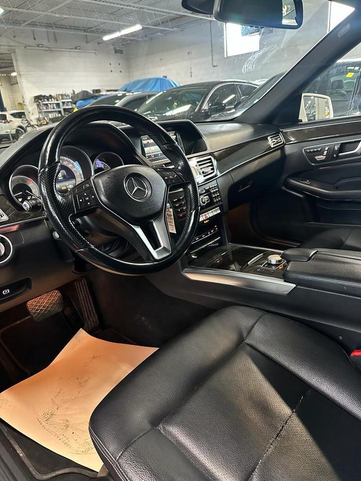 2014 Mercedes-Benz E-Class E300, NAV, LEATHER INTERIOR, ALLOYS Photo