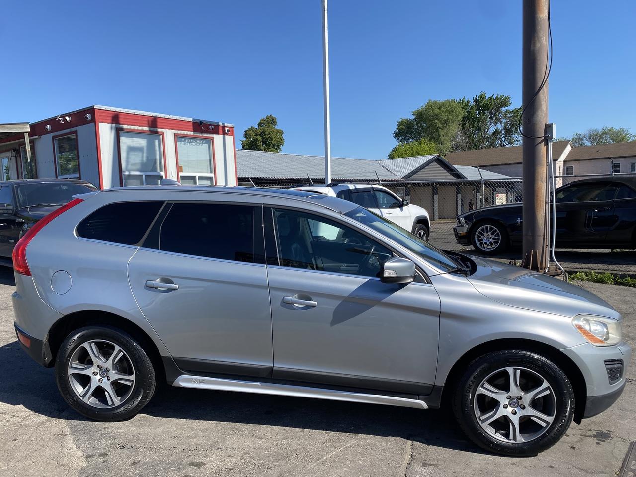 2011 Volvo XC60 AWD 5dr 3.0L T6 Level III Photo