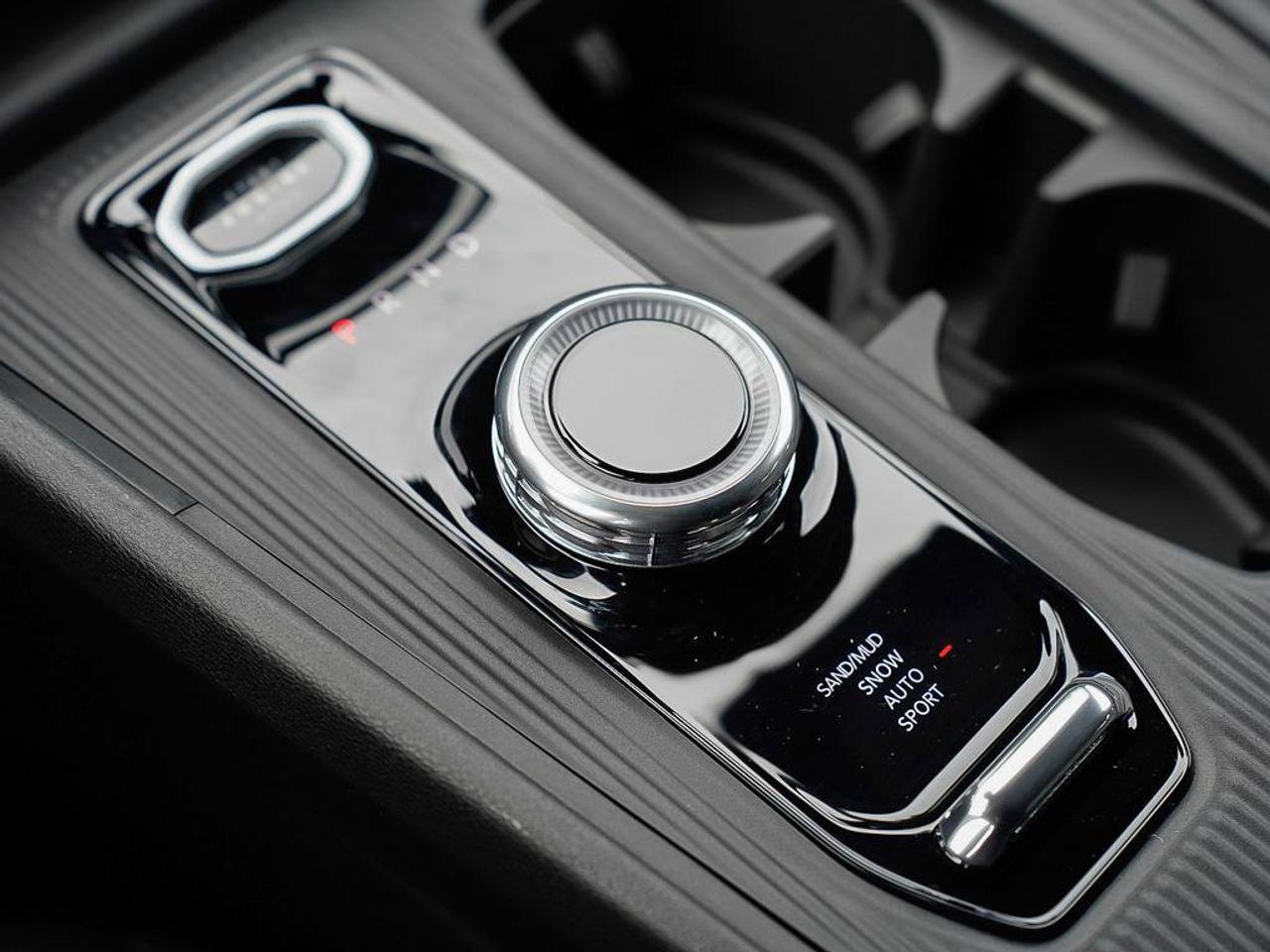 2026 Jeep Cherokee Laredo | 1.6L turbo hybrid | 4x4| Photo