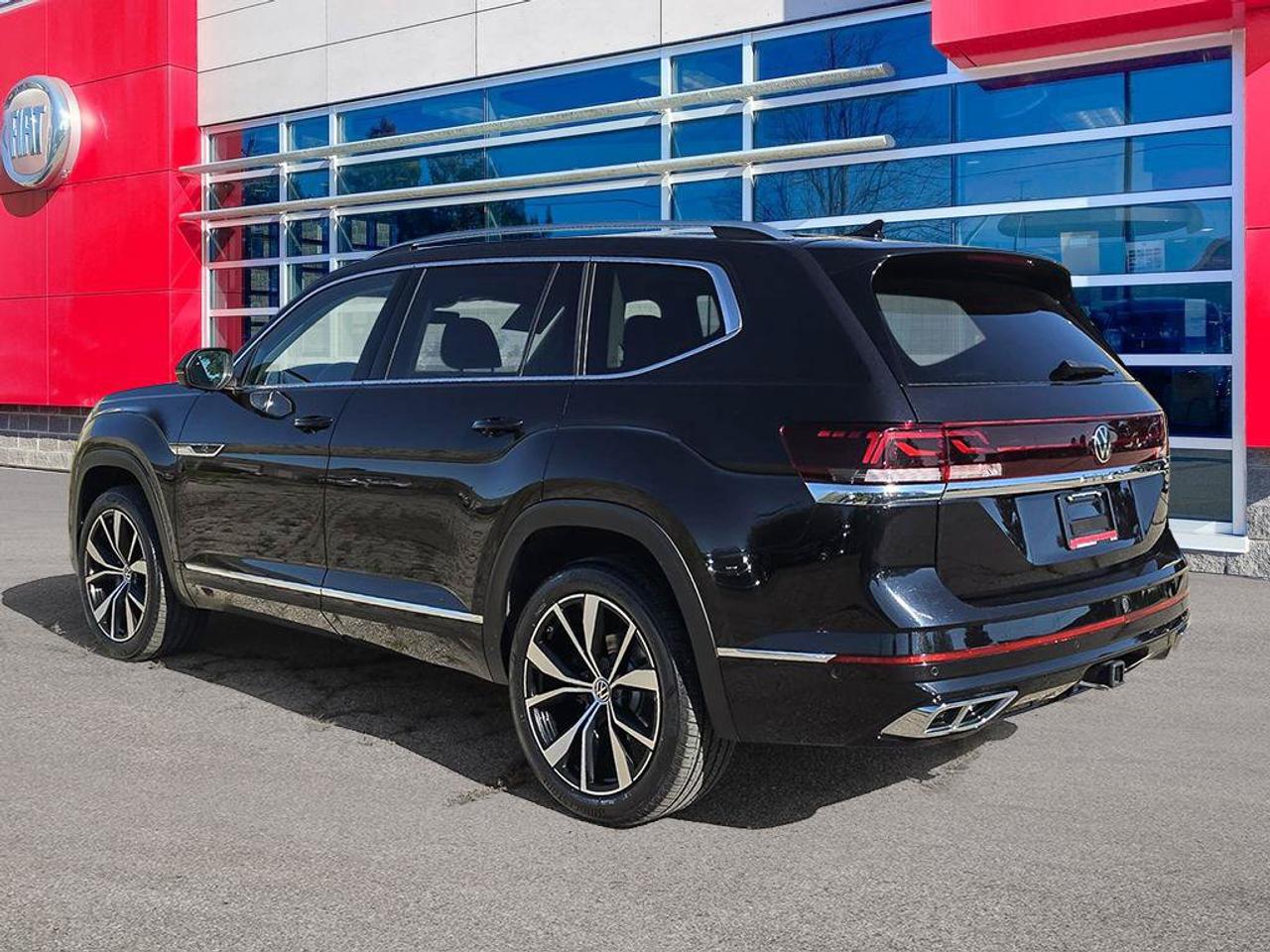 2024 Volkswagen Atlas Execline | Clean CarFax | Leather | Navigation | Panoramic Sunroof | Ventilated Seats | Blind-Spot Photo