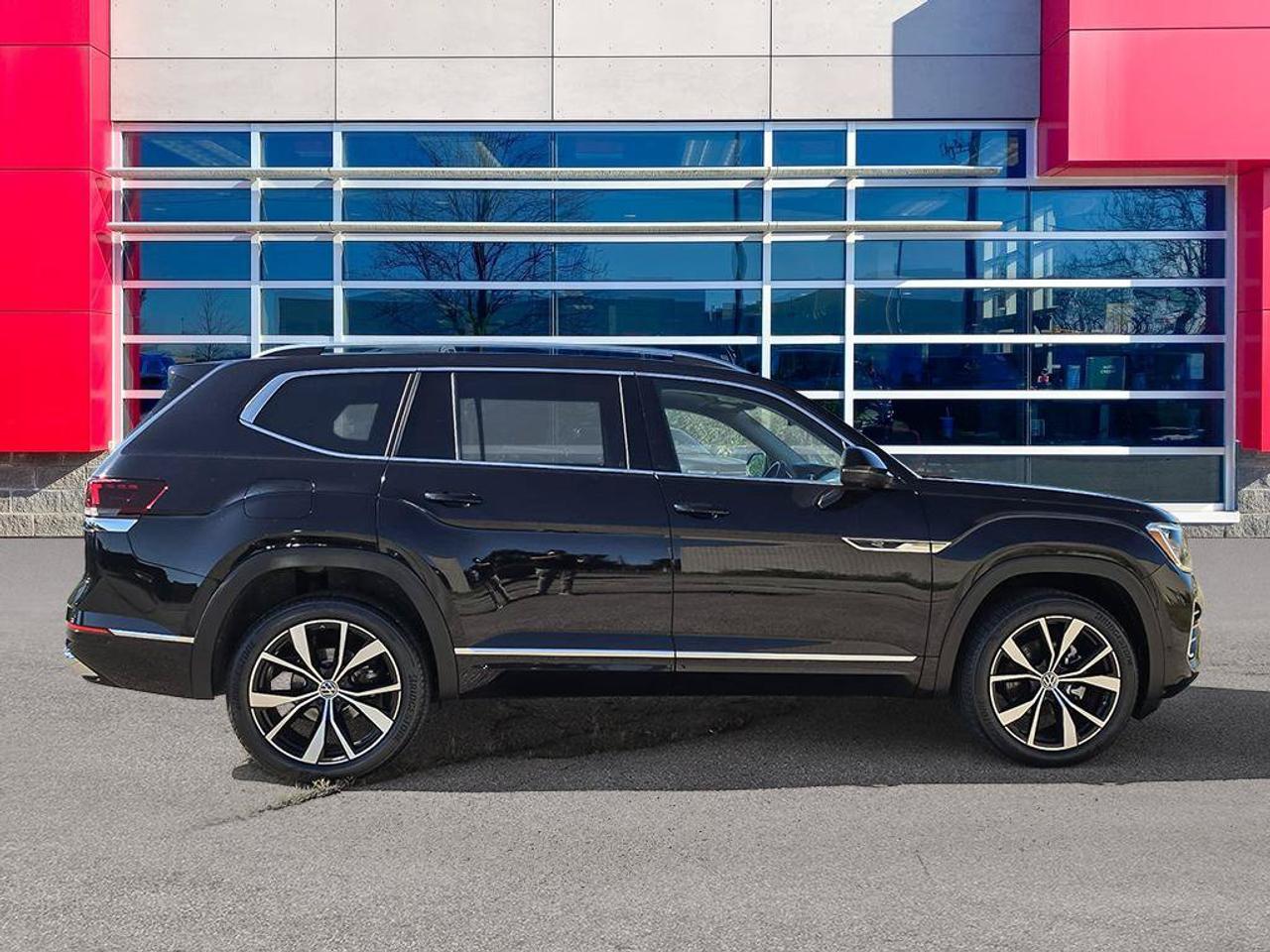 2024 Volkswagen Atlas Execline | Clean CarFax | Leather | Navigation | Panoramic Sunroof | Ventilated Seats | Blind-Spot Photo