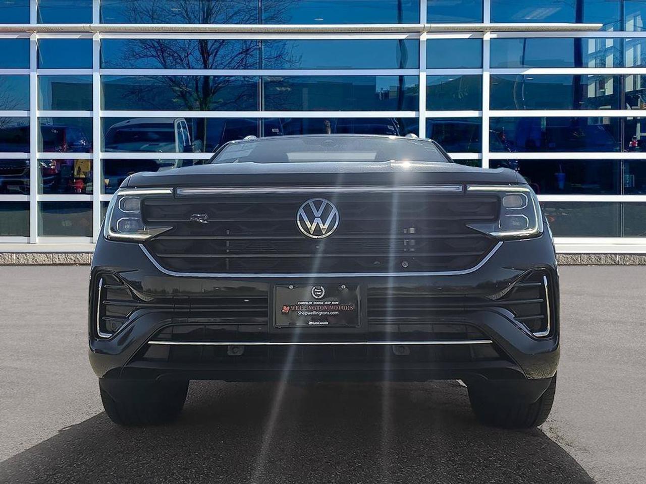 2024 Volkswagen Atlas Execline | Clean CarFax | Leather | Navigation | Panoramic Sunroof | Ventilated Seats | Blind-Spot Photo