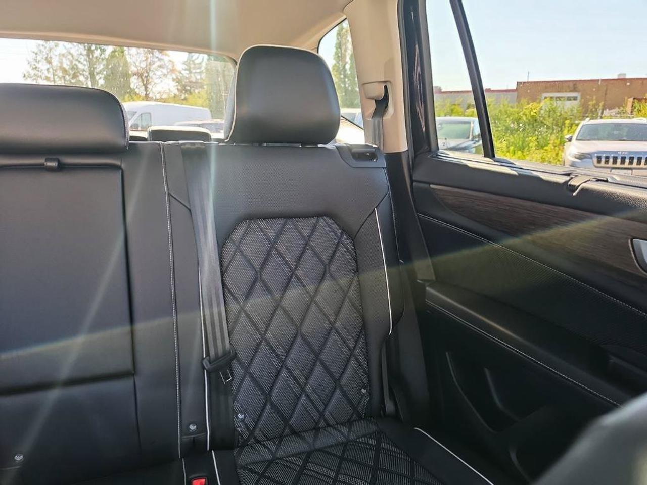 2024 Volkswagen Atlas Execline | Clean CarFax | Leather | Navigation | Panoramic Sunroof | Ventilated Seats | Blind-Spot Photo