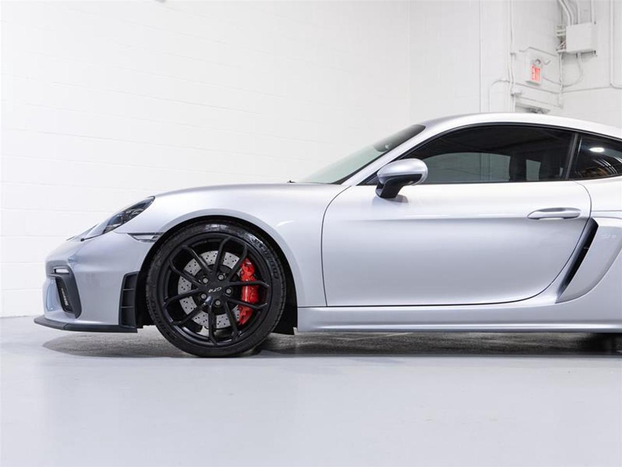 2020 Porsche 718 Cayman GT4 Photo